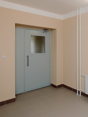 Дверь в коридоре МКД