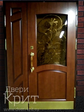 Полуторная дверь с ковкой и стеклом