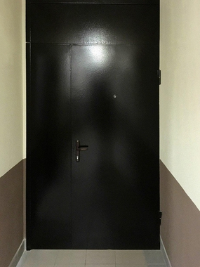 Дверь с черной полимерной покраской