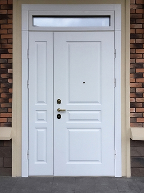 Белая полуторная дверь