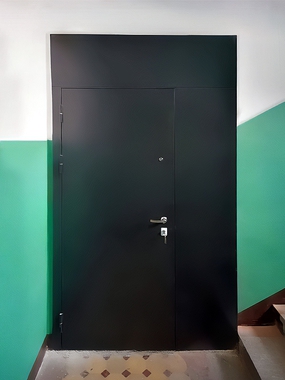 Черная порошковая дверь