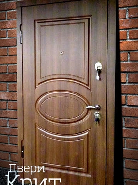 МДФ дверь коричневого цвета