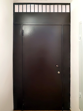 Дверь-перегородка с фрамугой