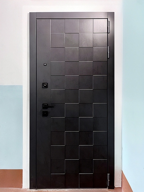 Дверь с фрезеровкой