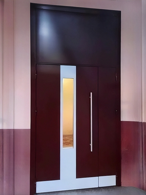 Дверь с глухой верхней вставкой