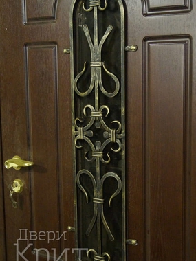 Кованая решетка на двери МДФ