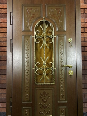 Дверь из массива со стеклопакетом и ковкой