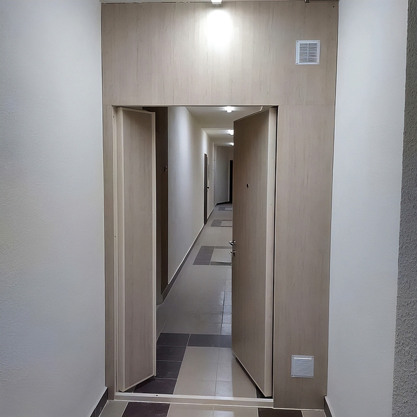 Дверь с ламинатом внутри