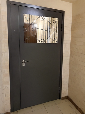 Дверь со сварной решёткой