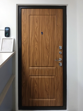 Дверь в офисе