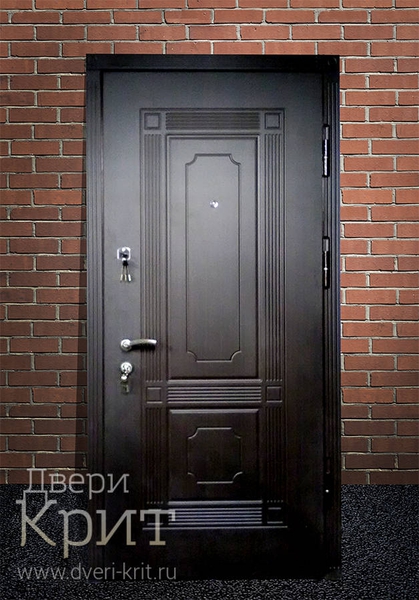 Входная дверь с темным МДФ