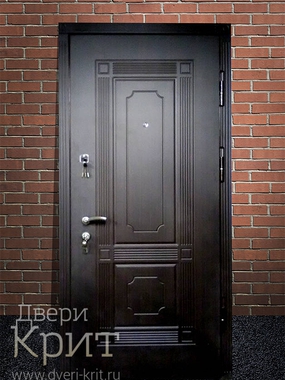 Входная дверь с темным МДФ