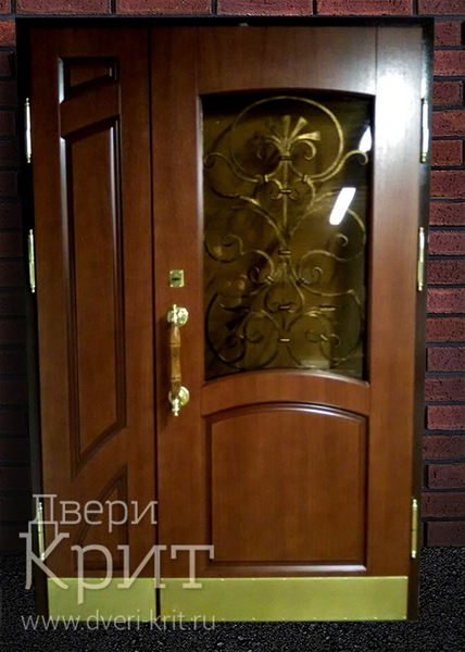 Полуторная дверь с ковкой и стеклом