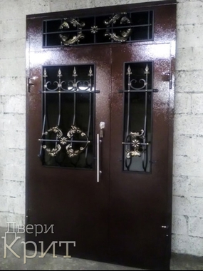 Металлическая дверь со стеклопакетом и кованой решеткой