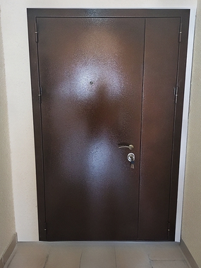 Фото двери в тамбурное помещение