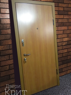 Одностворчатая дверь с ламинатом