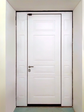 МДФ дверь с боковыми вставками