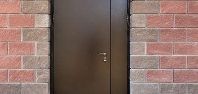 Установка тамбурных дверей в офисные здания – работы в сентябре