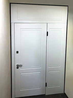 Однопольная дверь с фрамугами