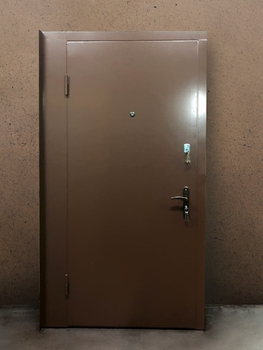 Однопольная дверь с покрасом нитроэмалью 08