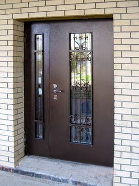 Остекленная дверь с порошковым покрытием