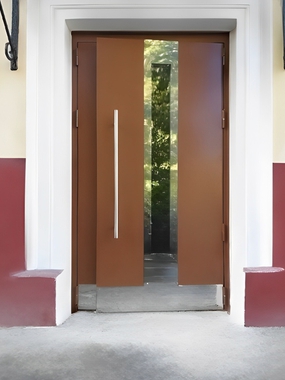 Подъездная дверь с отбойником