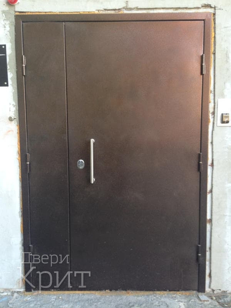 Полуторастворчатая дверь