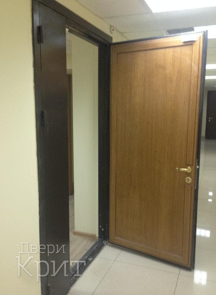 Полуторная дверь с ламинатом