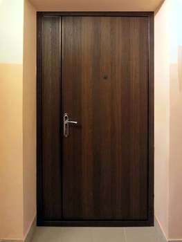 Полуторная дверь с отделкой ламинатом 12