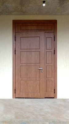 Фото установленной двери