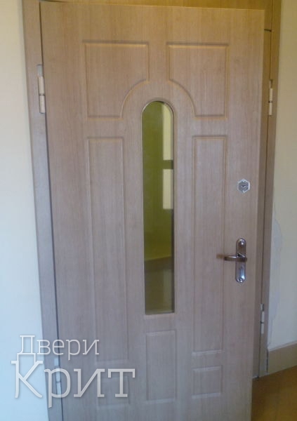 Полуторная МДФ дверь с окном