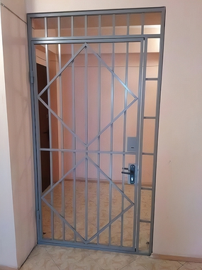 Решетчатая тамбурная дверь