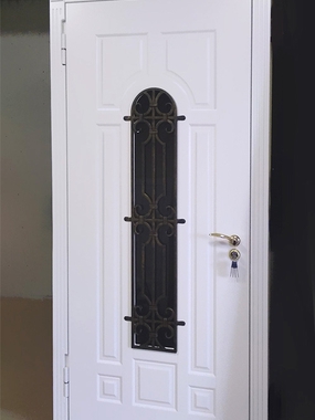 Стальная МДФ дверь белого цвета