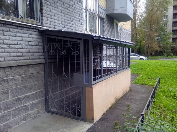 Установка решетчатой перегородки для подвального помещения