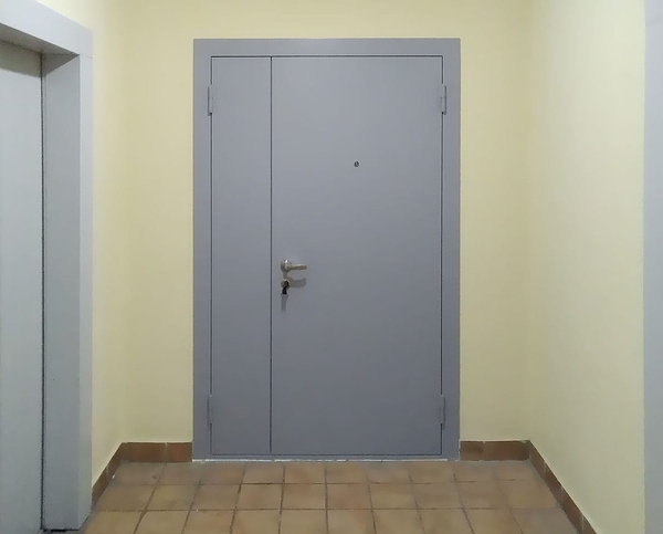 В каталоге пополнение: двери с порошковым напылением и ламинатом внутри