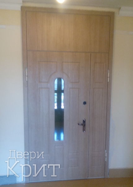 Тамбурная дверь с фрамугой