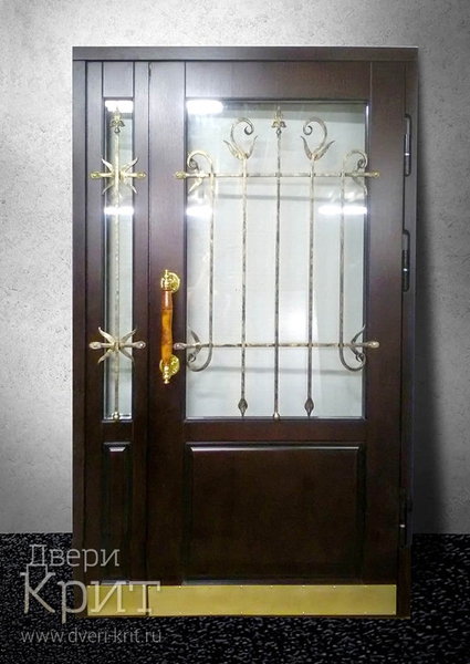 Тамбурная дверь со стеклопакетом и ковкой