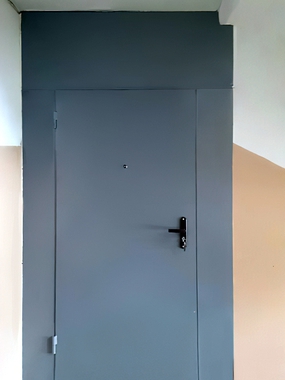 Тамбурная дверь, вид спереди