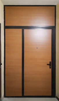 Однопольная дверь с отделкой ламинатом 08