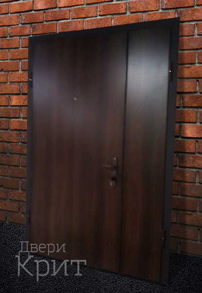 Тамбурная дверь с отделкой ламинат 