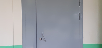 Монтаж подъездных дверей для жилых и общественных зданий от «Двери-Крит»