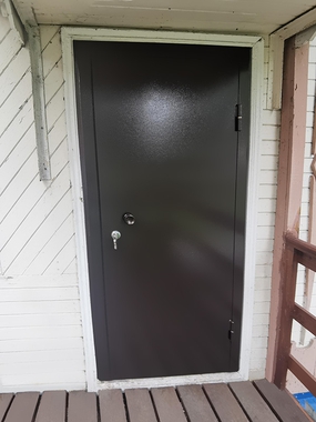 Железная дверь с порошковой отделкой