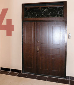 Тамбурная дверь на этаж